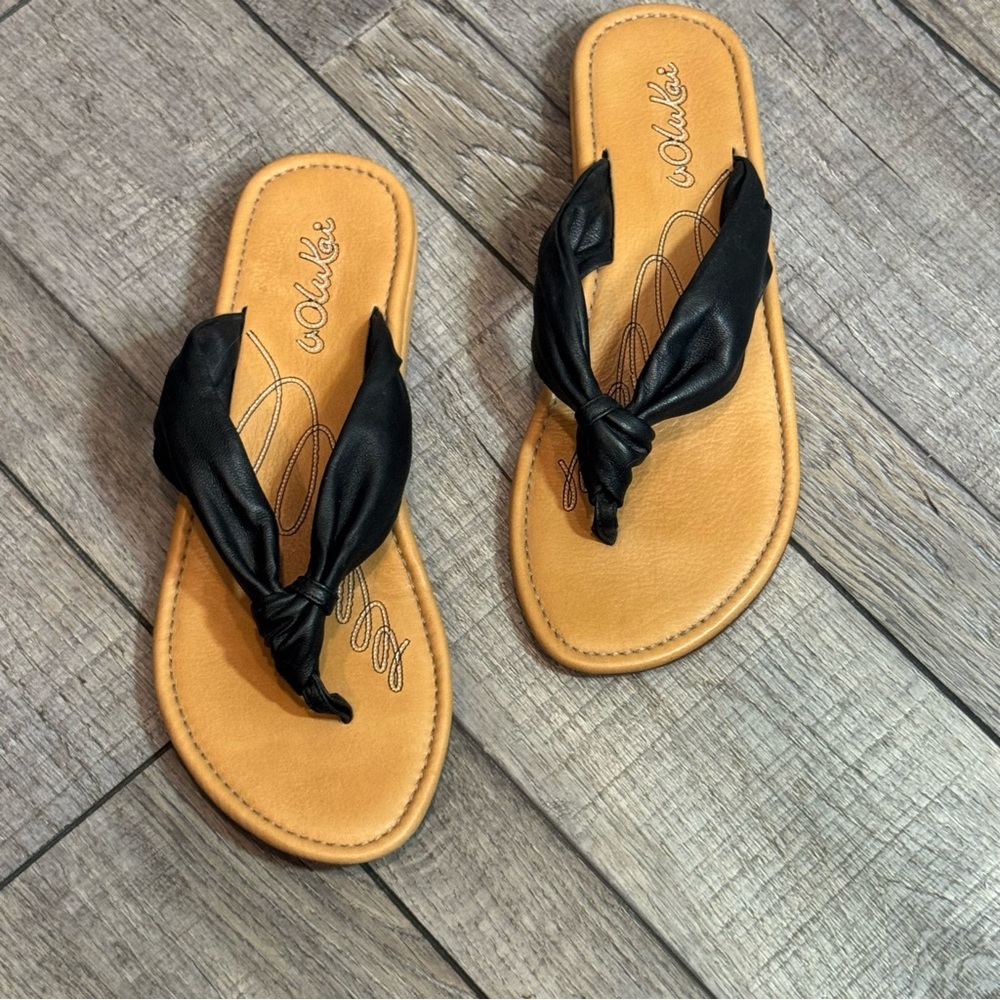 OluKai Puliki Women's Black and Tan Sandals - NWOT - 7